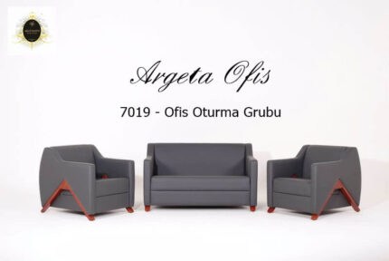 7019 Büro Oturma GruplarıOfis ortamında dinlenme alanı olarak kullanılan konforlu kanepe.